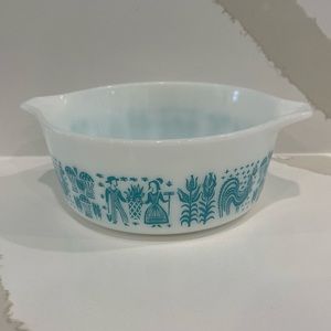 PYREX Amish ButterPrint 472 1.5 Pt Casserole Dish with No Lid White Blue USA